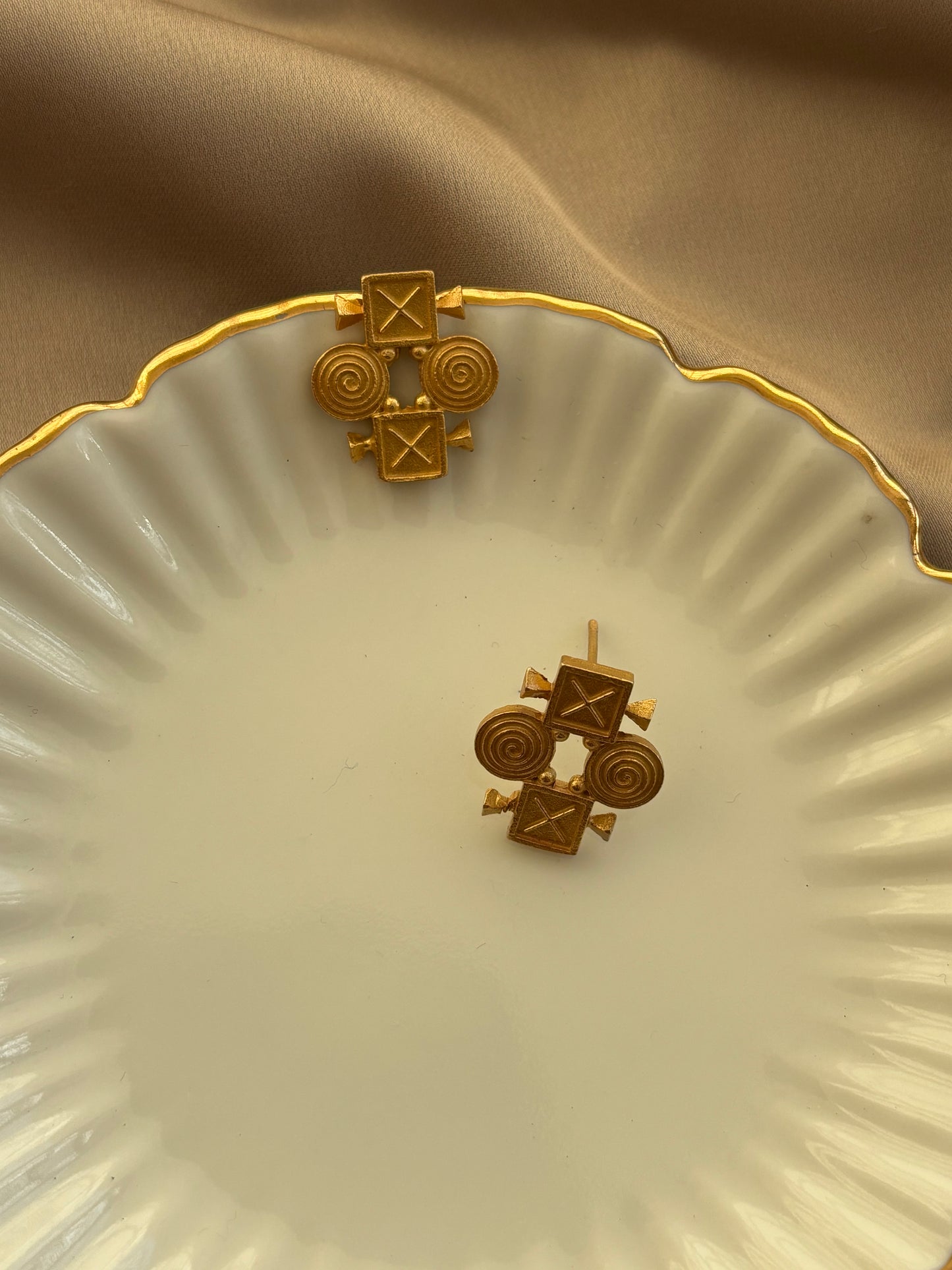 THANPA EARRING