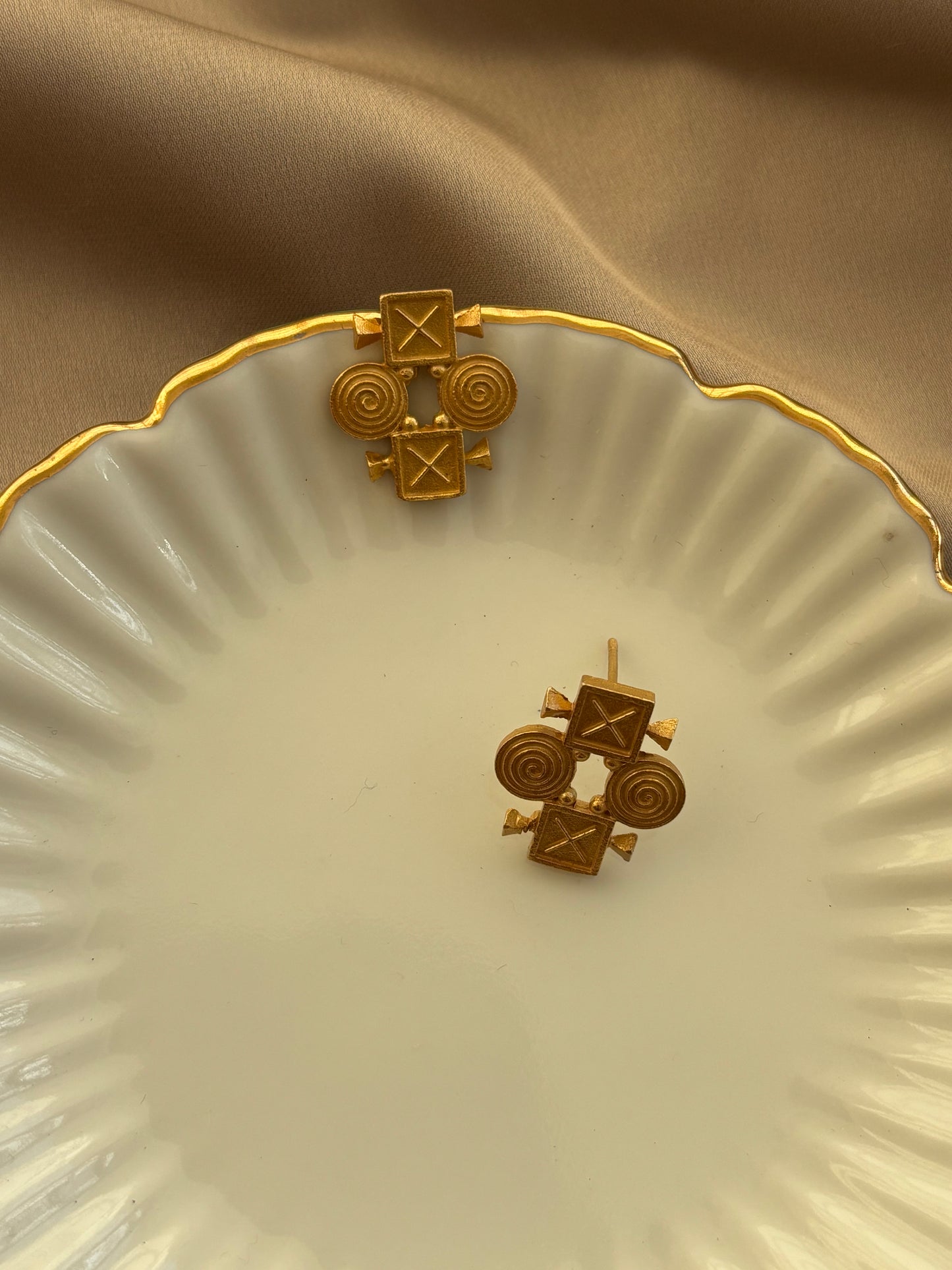 THANPA EARRING