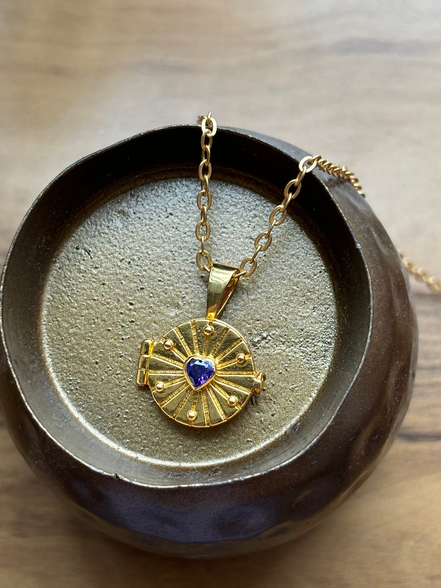 GALA LOCKET PENDANT