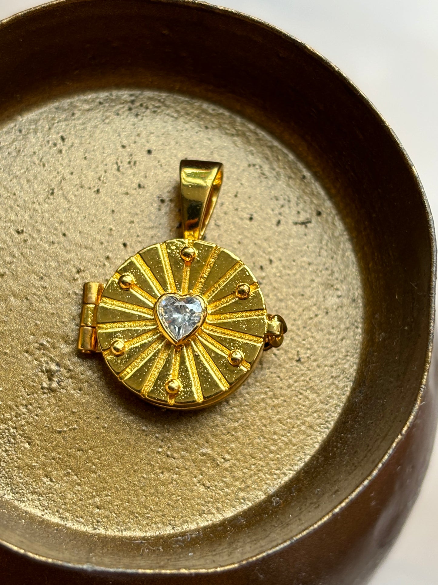 GALA LOCKET PENDANT