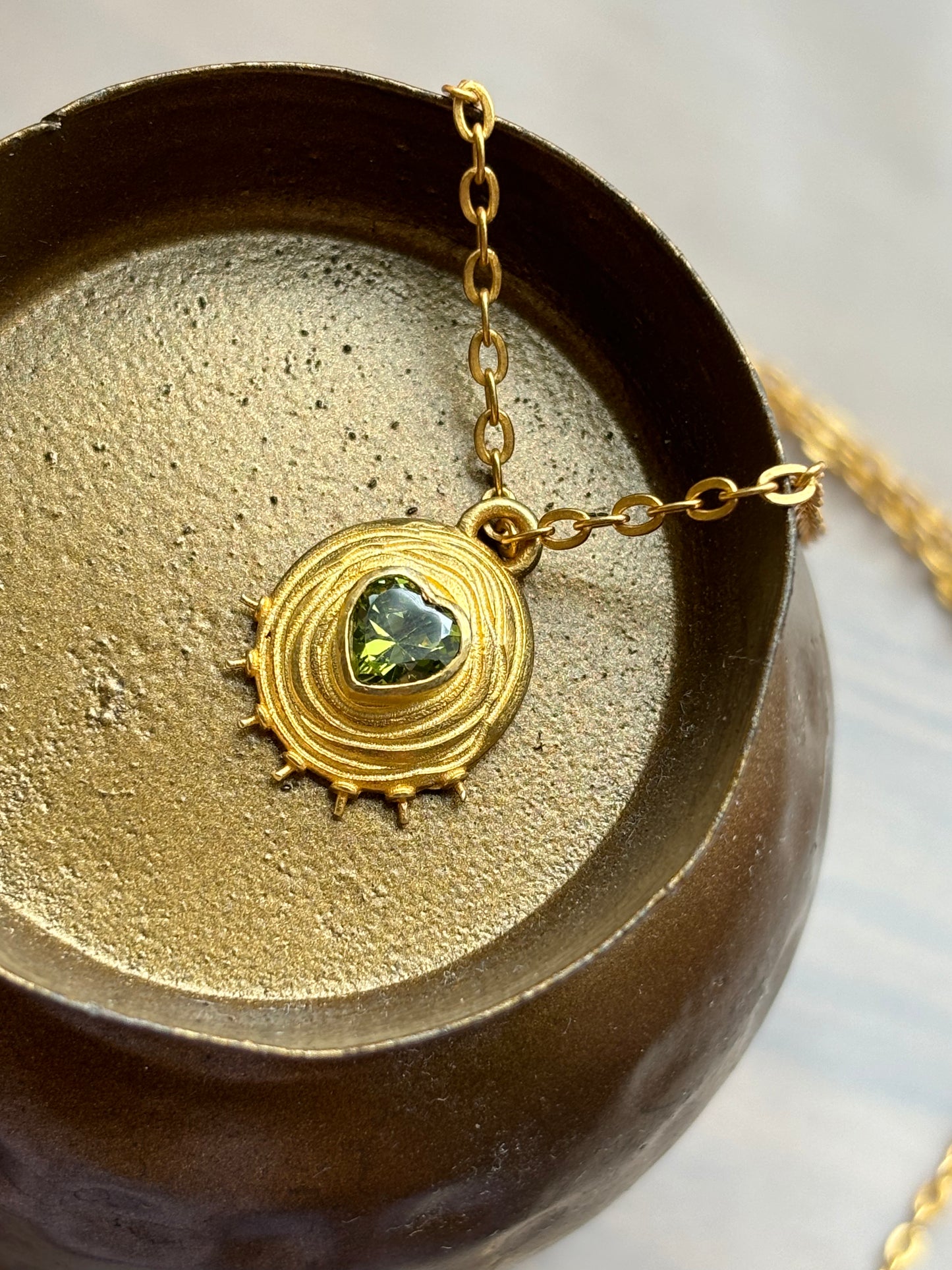 VALENTINA PENDANT NECKLACE(olive green)
