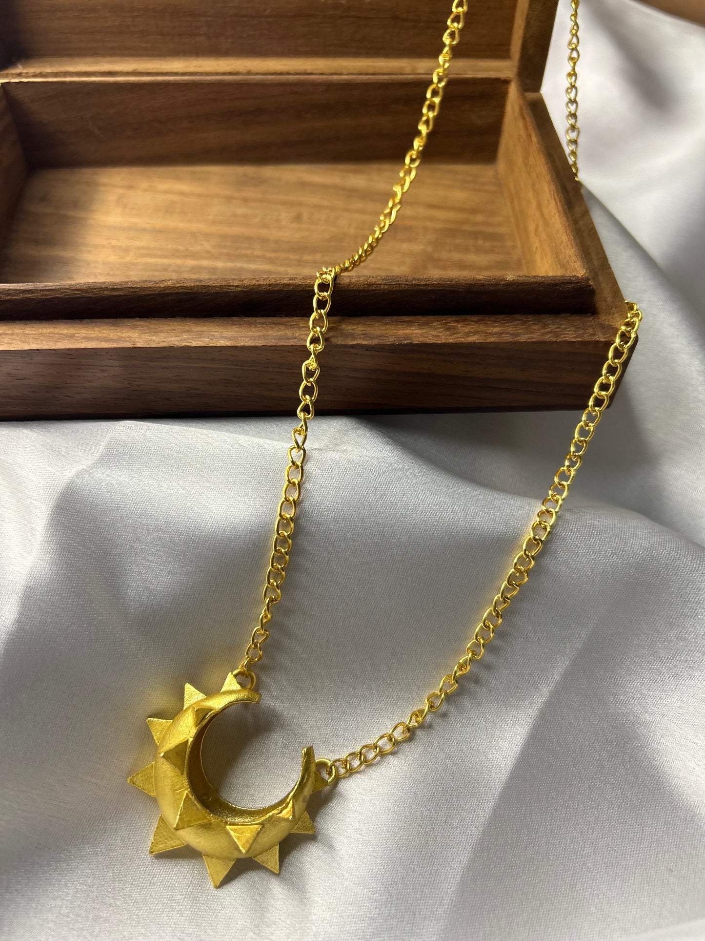 NINJAA "U" NECKLACE
