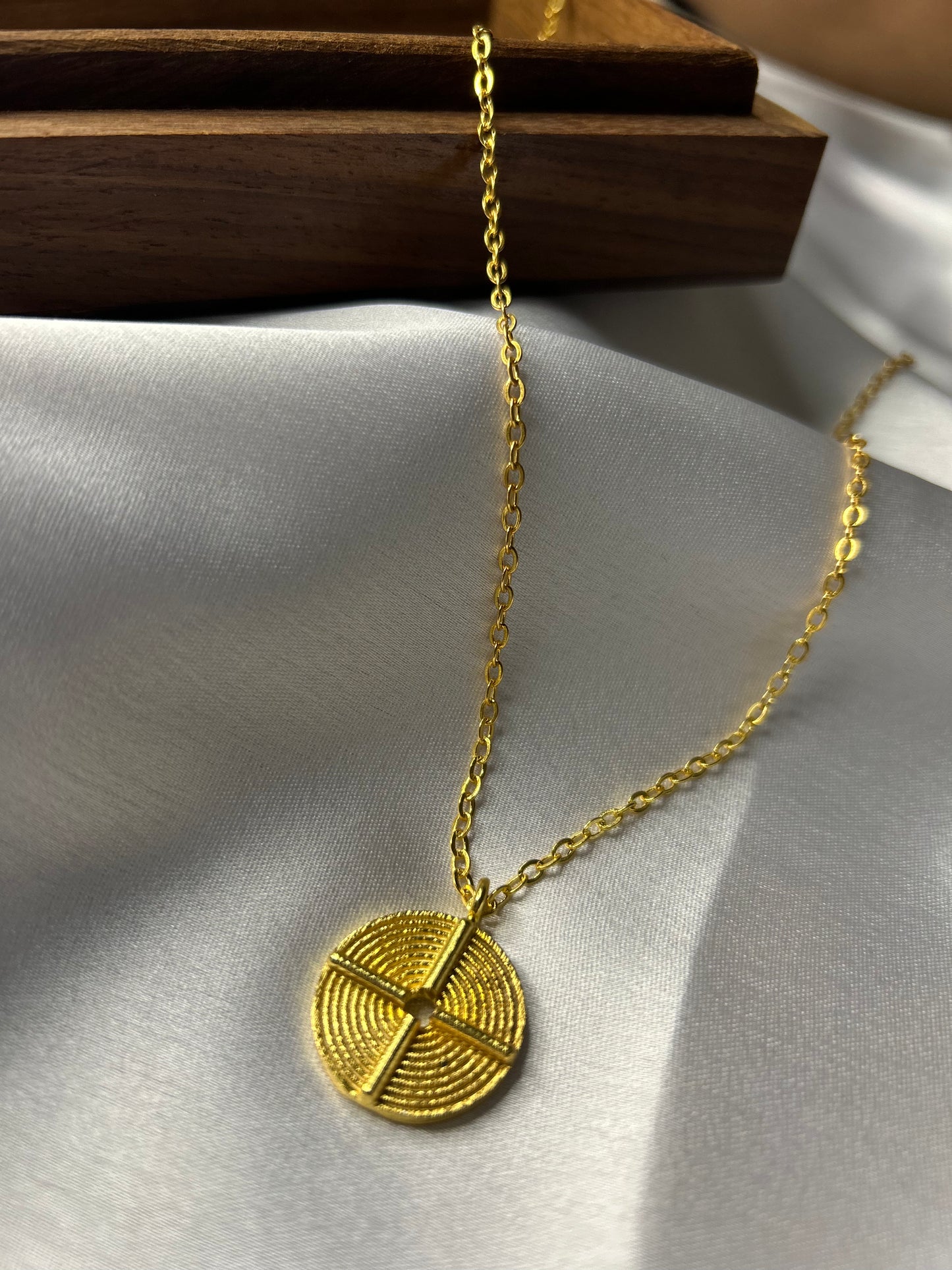 CIRCLE NECKLACE