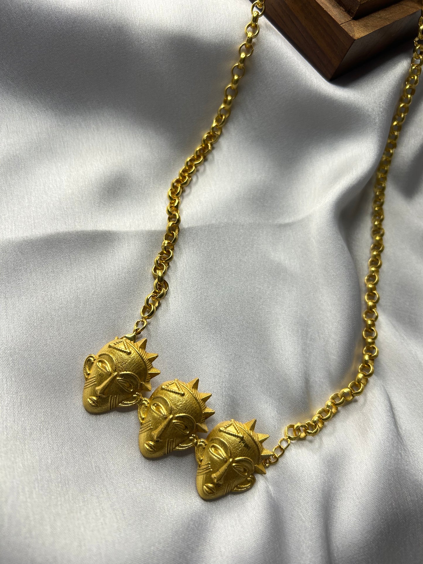 THREE FACE NECKLACE