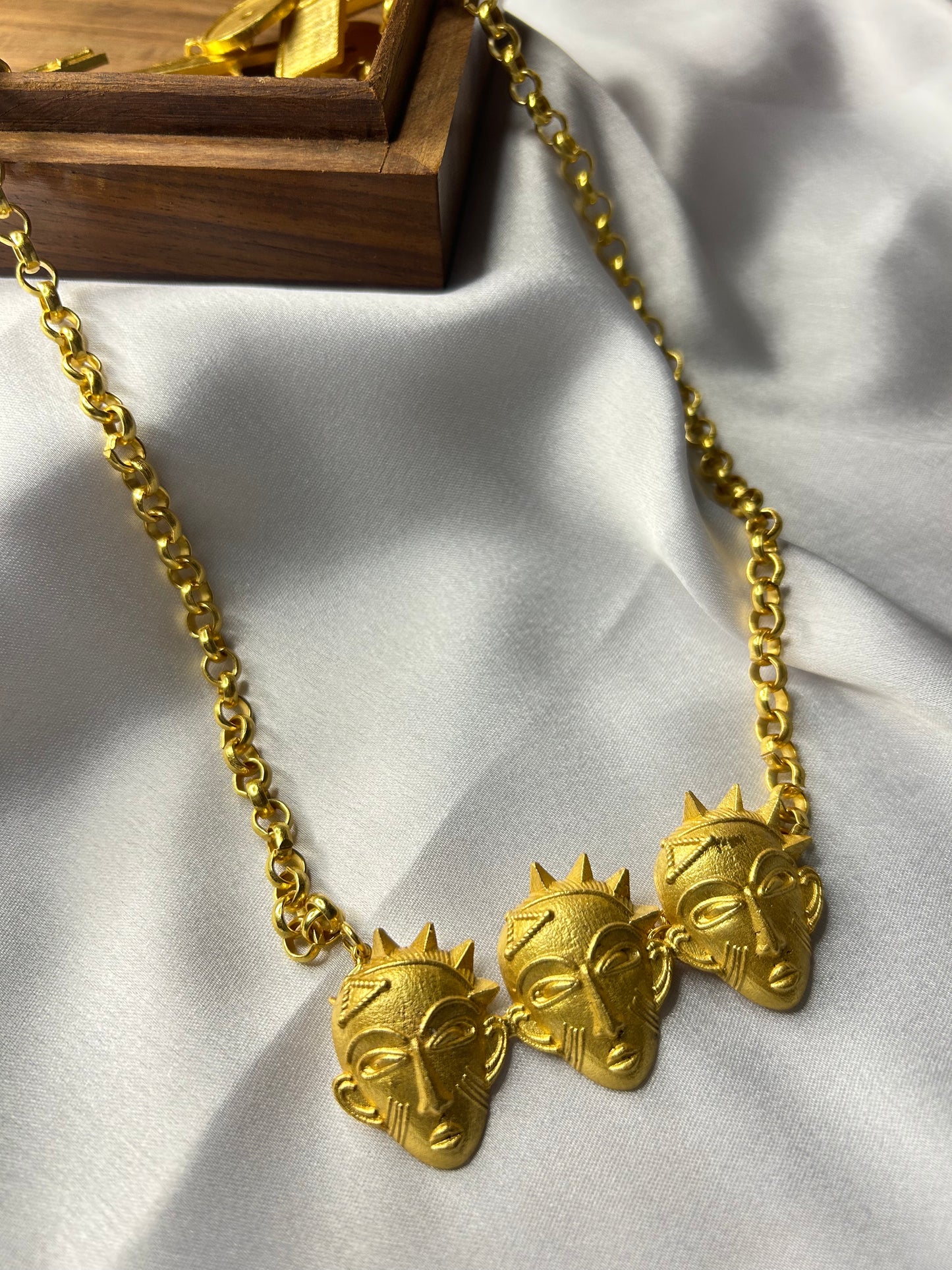 THREE FACE NECKLACE