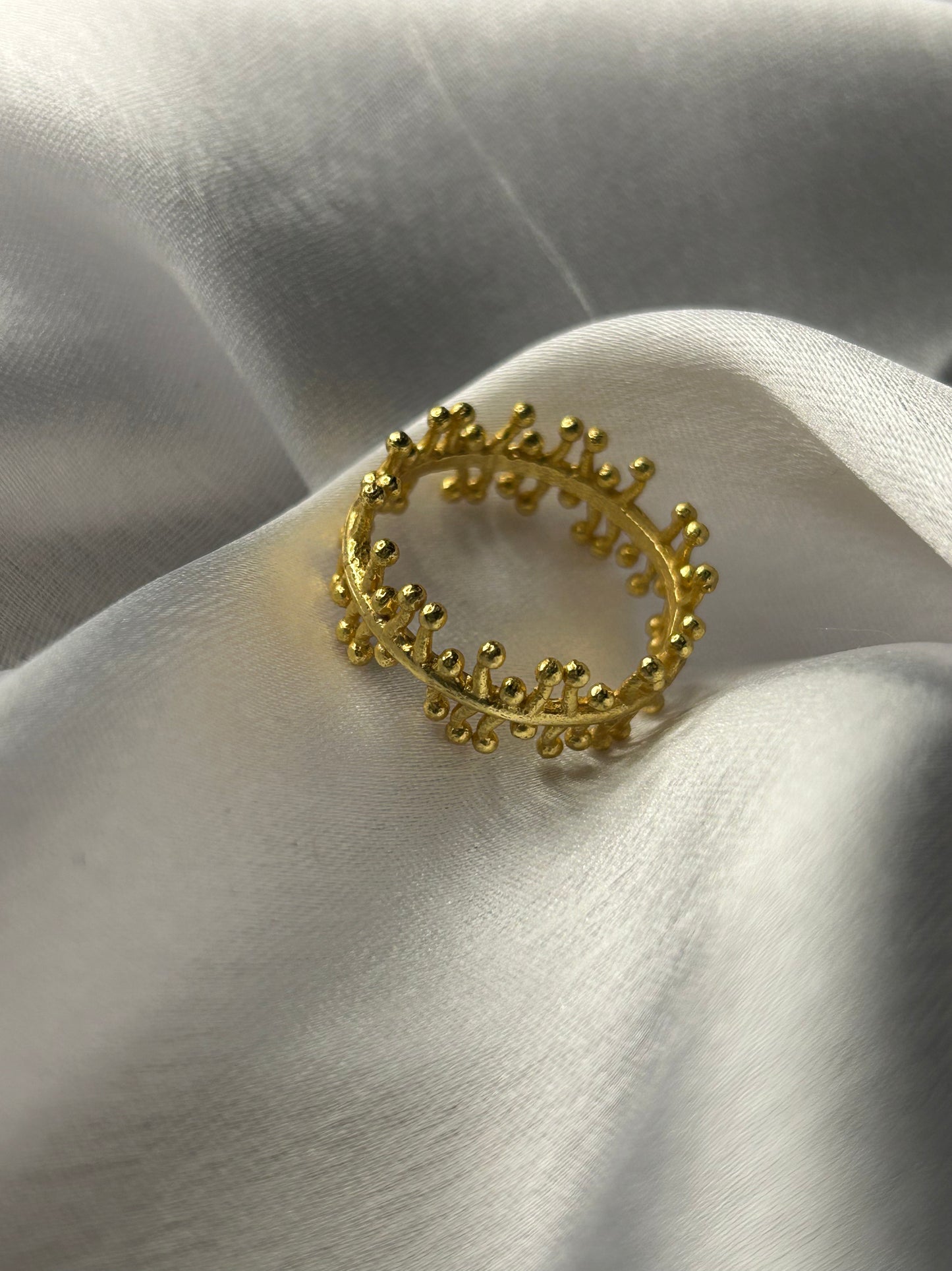 WHEELS IN HAND RING