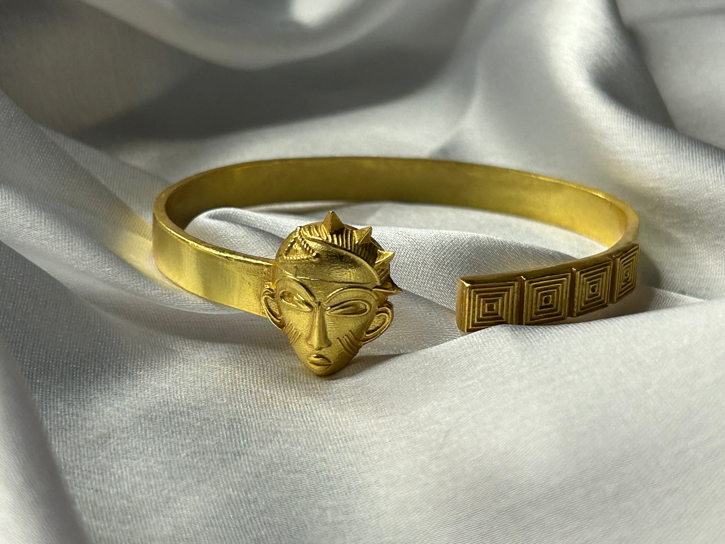 AFRICAN TRIBE BRACELET