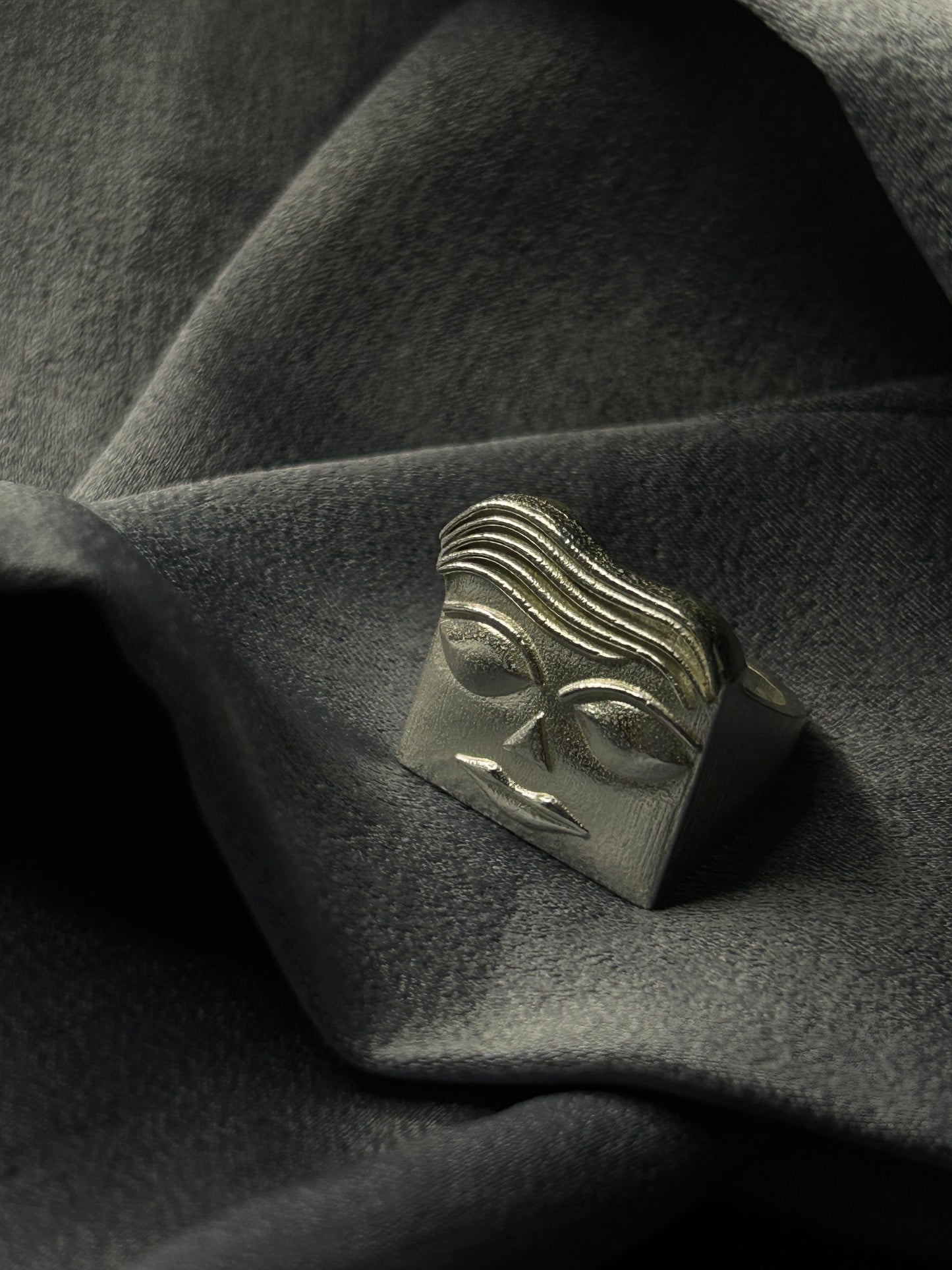 POKER FACE RING