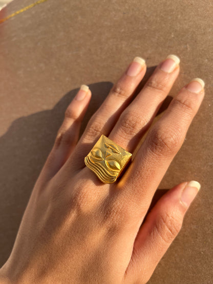 POKER FACE RING