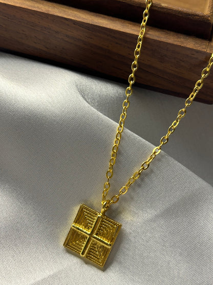 VERTICAL FOUR LINE NECKLACE