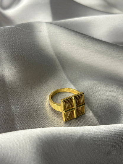 VERTICAL FOUR LINE RING