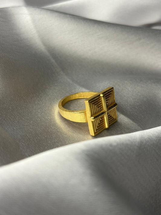 VERTICAL FOUR LINE RING